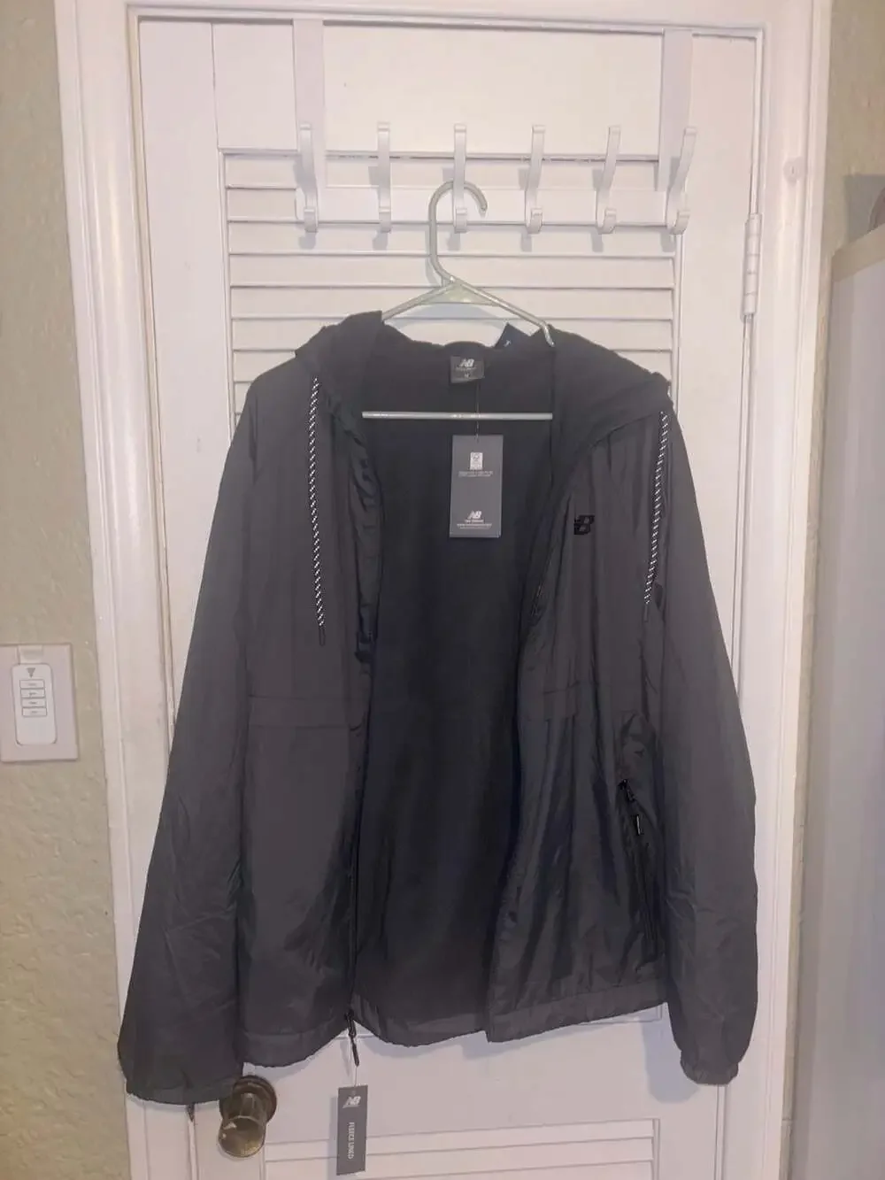 New Balance Men's Fleece Lined Water Resistant Wind Jacket Size M